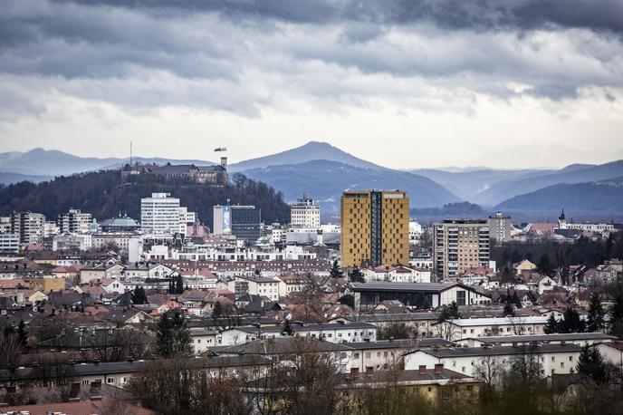 Soseska Kvartet. Stanovanje nepremičnine nepremičnina novogradnja blok ljubljana | O škodi ni poročil.  | Foto Bojan Puhek