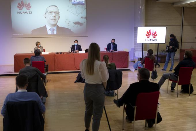 Vsi dobavitelji bi morali imeti enake pogoje, za vse dobavitelje bi morala veljati enaka pravila, ki temeljijo na stroki in ne na politiki, so prepričani pri družbi Huawei. | Foto: 