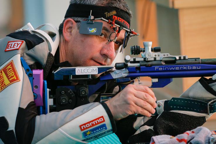 Rajmond Debevec je pri svojih 62 letih še vedno aktiven. | Foto: Matic Prevc/STA