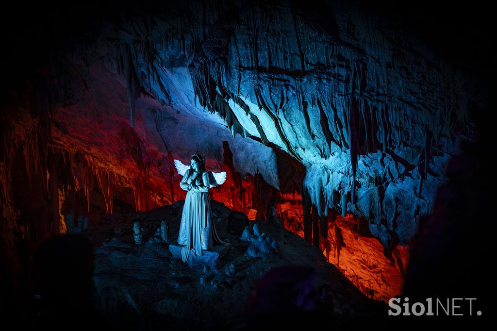 Žive jaslice v Postojnski jami