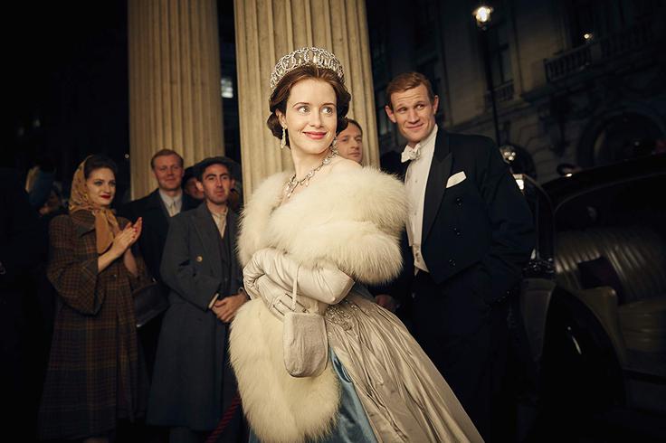 Elizabeto II. je v prvih dveh sezonah igrala Claire Foy, princa Filipa pa Matt Smith. | Foto: IMDb