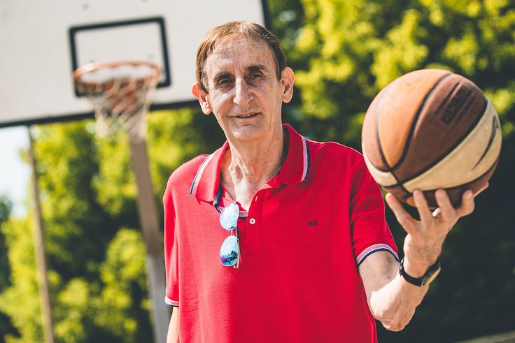 Je Slovenija dobila potrditev, da je košarkarska država? ''Moram reči, da imam že dolgo ta občutek. Že od sedemdesetih letih. Čeprav je bil nogomet vedno prvi. košarka je imela velike uspehe, je pa res, da širša publika v svetu še vedno bolj spremlja nogomet kot pa košarko. Je pa Slovencem košarka zelo pisana na dušo. Veseli me, da je po vseh teh desetletjih, vse od naše kariere naprej, obdržala svoje mesto v srcih in uspehih. To je uspeh panoge kot take.'' | Foto: Grega Valančič/Sportida