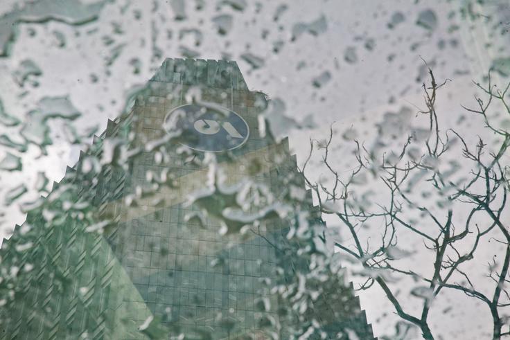 NLB je razdelila podobnih kreditov na milijarde. Državljani, torej ljudje dobrega srca, smo priskočili na pomoč in jih pokrili. | Foto: Bor Slana