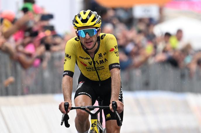 Simon Yates, Giro 2025 | Simon Yates je danes presenetil preostale favorite in si dan pred koncem 108. Gira priboril rožnato majico. | Foto Reuters