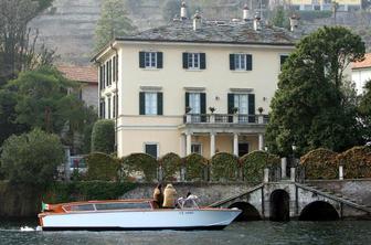 Kazen za sprehajanje preblizu Clooneyjeve hiše: 500 evrov