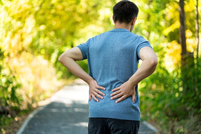 Bolečina v križu med hojo | Foto Medicofit