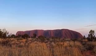 Avstralija: na sveto goro aboriginov splezali še zadnji turisti #foto #video
