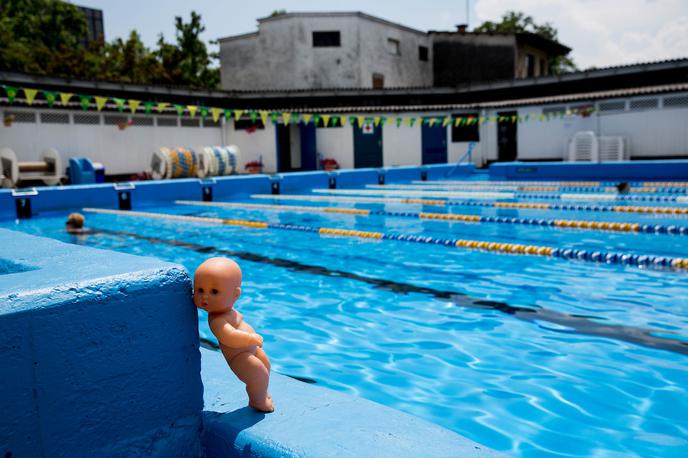 plavanje bazen simbolična | Epidemija je močno udarila slovensko plavanje. Trenutno v vodi lahko trenira samo 20 članov, vsi ostali so obsojeni na treninge na suhem.  | Foto Vid Ponikvar