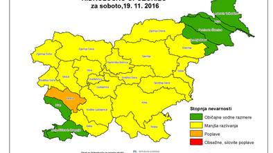 Slovenijo je zajelo močno deževje: reka Vipava poplavlja