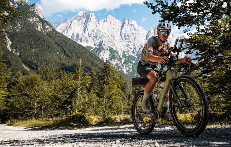 Adam Jordan je Slovenijo obkrožil v sedmih dneh in naredil več kot 1.800 kilometrov in 52.000 višincev. | Foto: Nicolo Blasi