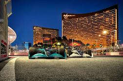 Formula 1 med igralnicami, po Stripu, pod lučmi Vegasa #video