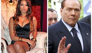 Berlusconi odprl vrata vile z "bunga bunga" zabavami
