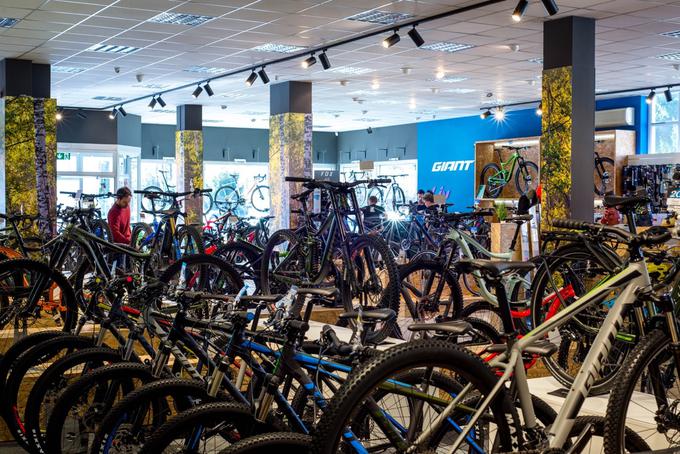 V trgovini Freestyle v Ljubljani na Samovi 14 je razstavljenih 170 modelov koles, v Mariboru na Pohorski 7 pa 80 koles.  | Foto: Freestyle, d. o. o.