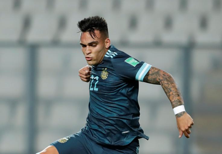 Lautaro Martinez je za Inter neprecenljiv, a ekipa ima v teh koronačasih, ko štadioni samevajo, hude finančne težave. | Foto: Reuters