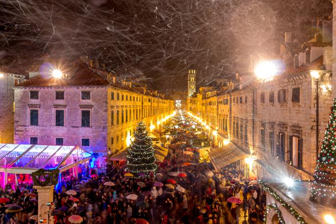 Države zaostrujejo varnostne ukrepe na božičnih sejmih