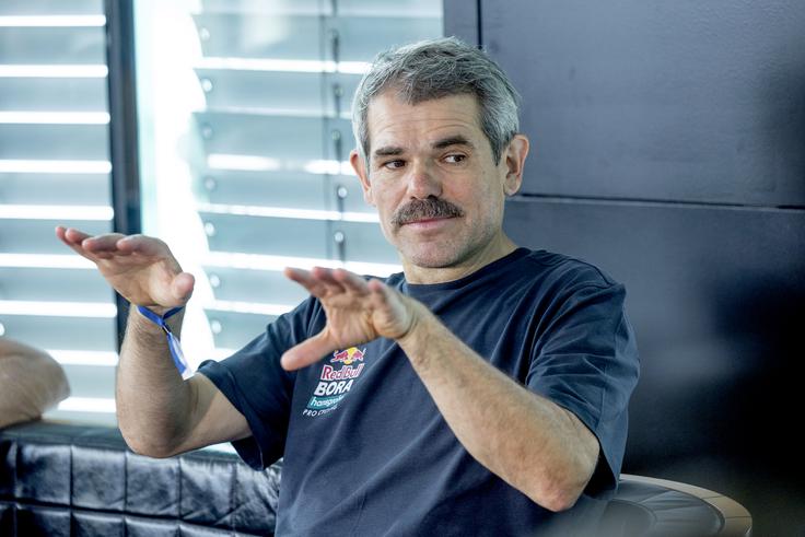 Ralph Denk govorice posluša iz dneva v dan, sam pa dobro ve, kaj je v ozadju. | Foto: Ana Kovač