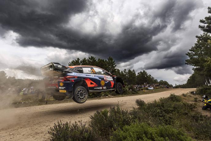 Neuville se s prvo zmago sezone vrača v boj za prvaka #video