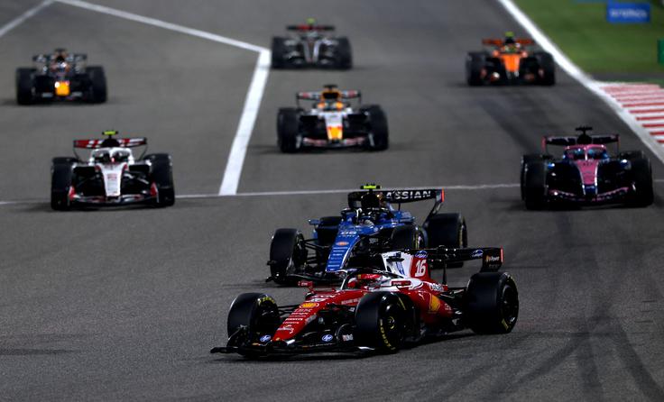 Na testiranjih je najbolje kazalo Ferrari in Mercedesu. | Foto: Reuters