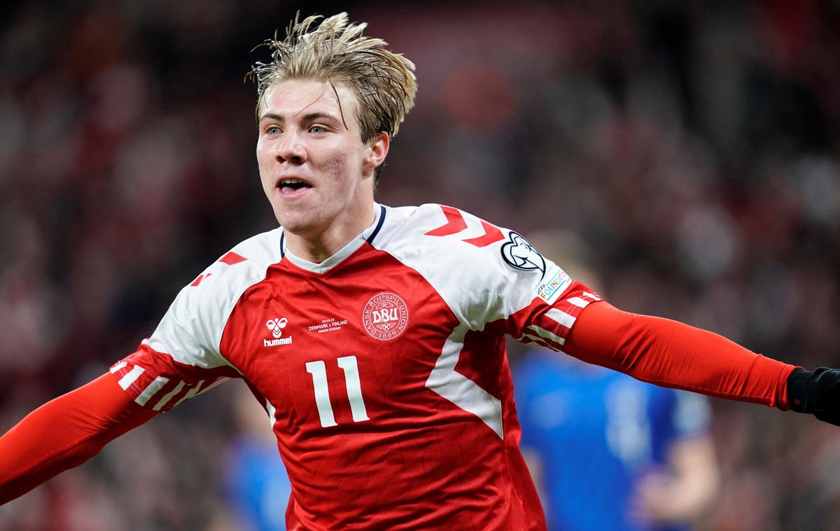 Rasmus Höjlund | Rasmus Hojlund je v teh kvalifikacijah dosegel že sedem zadetkov za Dansko. Pri tej številki bo tudi ostalo, saj bo zaradi poškodbe mišice preskočil tekmi s Slovenijo in Severno Irsko. | Foto Reuters