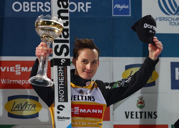 Domen Prevc je deklasiral konkurenco in bil razred zase. | Foto: Reuters