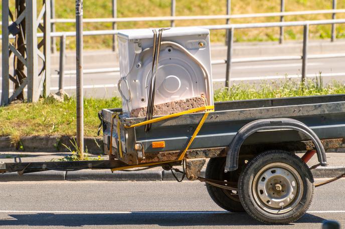 Prikolica. Avtoprikolica. | Policisti so vozniku zaradi očitnih znakov alkoholiziranosti odredili preizkus, ki je pokazal 0,91 miligrama alkohola v litru izdihanega zraka. (Fotografija je simbolična.) | Foto Shutterstock