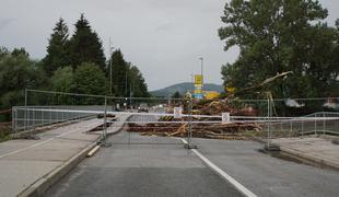 Začenja se rušenje mostu, ki ga je uničila podivjana Kamniška Bistrica