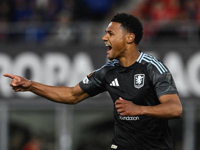 Watkins z dvema goloma priboril lepo prednost Aston Ville