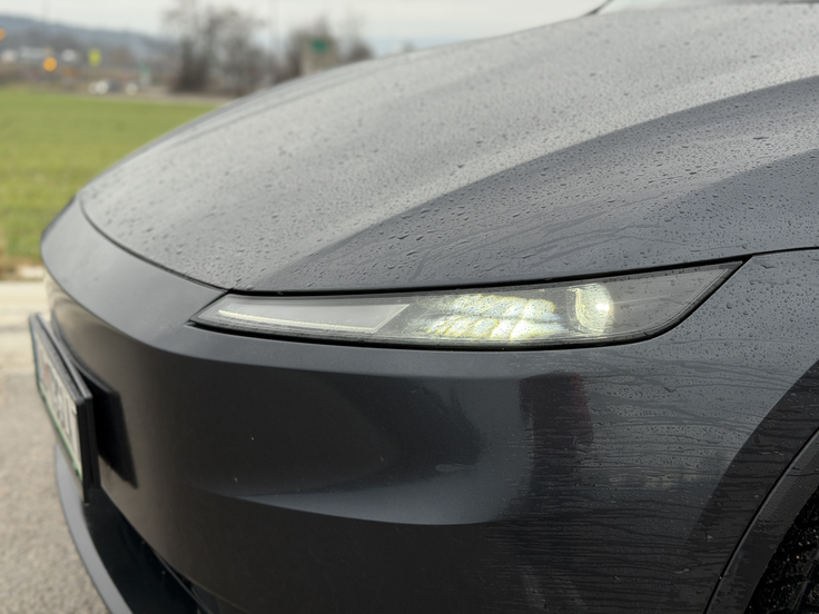 Spredaj brez povezovalne osvetljene linije. | Foto: Gregor Pavšič