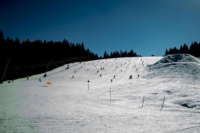 Smučišča lahko spet obratujejo, a le za testirane, cepljene in prebolele. | Foto: Ana Kovač