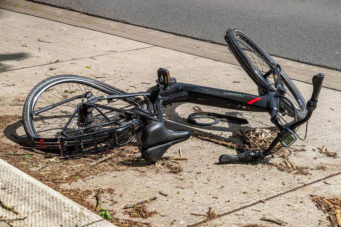 nesreča električnega kolesa | Padel je zaradi neprilagojene hitrosti. Fotografija je simbolična. | Foto Gulliverimage