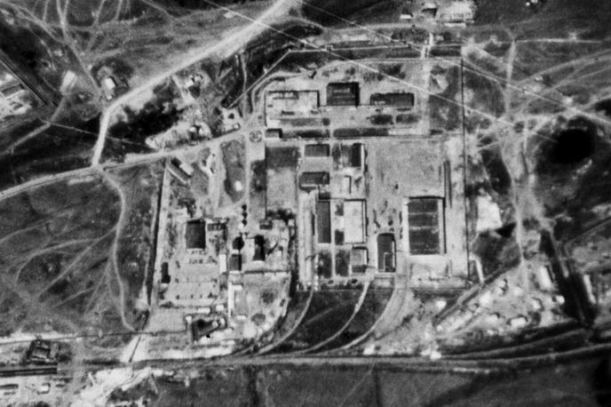 Stepnogorsk | Po incidentu, ki je v nekaterih krogih znan tudi kot "biološki Černobil", je Sovjetska zveza proizvodnjo spor antraksa, ki jih je nameravala uporabiti kot biološko orožje, preselila v kompleks v Stepnogorsku (na zračni fotografiji). Gre za edini laboratorij sovjetskega programa razvoja biološkega orožja, ki danes ni znotraj meja Rusije, saj se nahaja na ozemlju Kazahstana. | Foto Global-Security.org