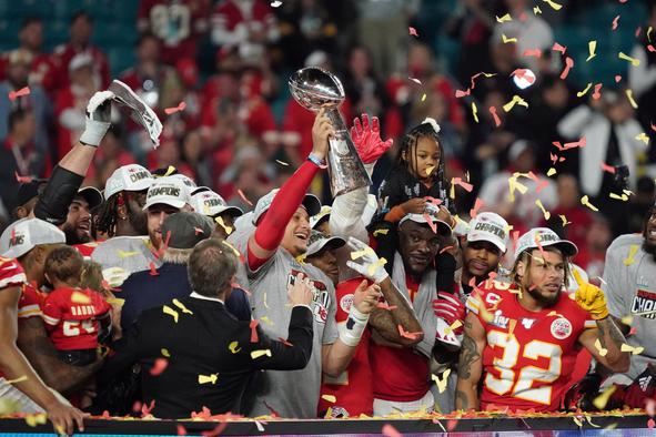 Prvaki NFL podaljšali s trenerjem in direktorjem