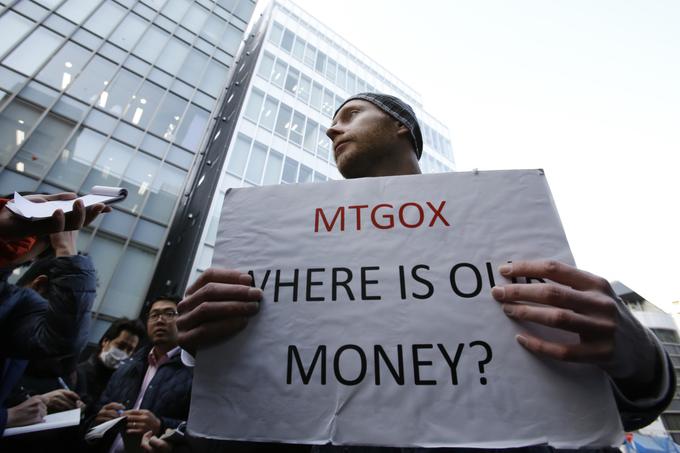 Nekdaj največji borzi z bitcoini na svetu, Mt. Gox, so leta 2014 iz denarnice ukradli praktično vseh 850 tisoč bitcoinov, s katerimi je razpolagala takrat in ki so bili last uporabnikov borze. Danes bi bili skupaj vredni blizu 11 milijard evrov.  | Foto: Reuters