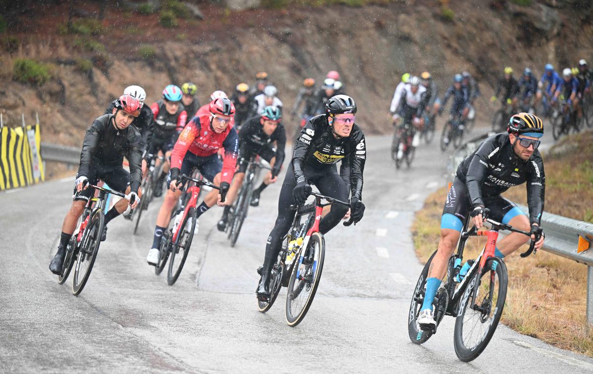 Damiano Caruso Vuelta 2023 | Italijanski kolesar Damiano Caruso je opozoril na nastavljene žeblje na trasi Vuelte, podobno kot se je to dogajalo že na francoskem Touru. | Foto Guliverimage