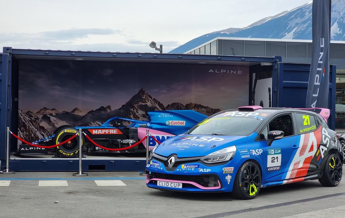 ASP Lesce Renault Sport | Pokalni renault clio in dirkalnik formule ena moštva Alpine v Lescah | Foto ASP Lesce