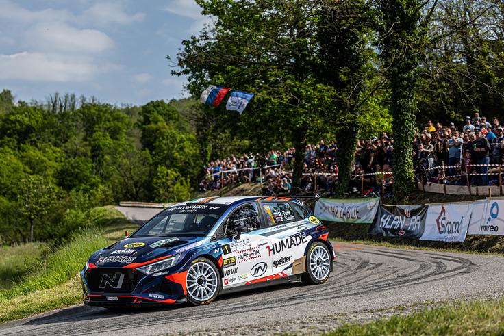 Lani odstop za Roka Turka, ki je tudi zato izgubil naslov državnega prvaka. Idrijčan letos želi nazaj na sam vrh, za njegov dirkalnik pa bo spet skrbela slovenska ekipa Servis Podlesnik Rally Sport.  | Foto: Uroš Modlic
