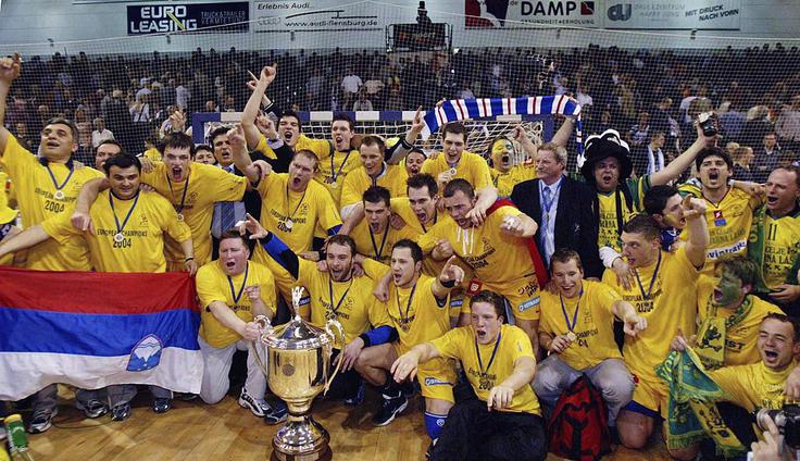 Celjani so bili državni prvaki v rokometu že 24-krat. Največji niz porazov sega od leta 1992 do 2001, ko so bili najboljši desetkrat zapored. Nato so jih na seznamu prvakov zamenjale Prule 67, a je sledilo novo zmagovito poglavje Celjanov (šest zaporednih naslovov), leta 2004 pa so postali še evropski prvaki! Najboljši so tudi v zadnjih letih, od leta 2014 ga ni drugega prvaka kot rumenih junakov iz dvorane Zlatorog. Naslov najboljšega so osvojili poleg Celja in Prul še Gorenje (3) in Koper (1). | Foto: Getty Images