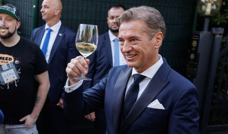 Glasbeniki na Golobovi poroki so morali podpisati pogodbo o molčečnosti