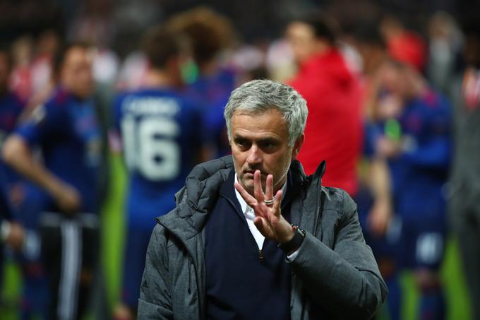 Mourinho je dal vsem vedeti, kako ponosen je na osvojitev že četrte evropske lovorike. | Foto: Twitter - Voranc