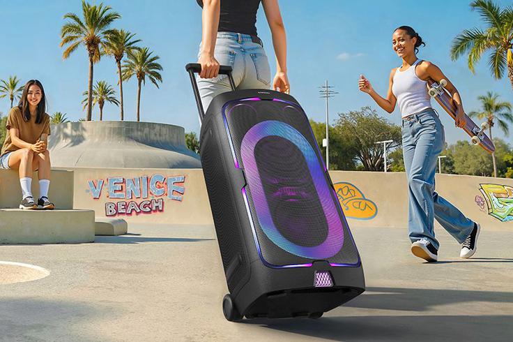 Glasbenim navdušencem sta namenjena nova zvočnika iz serije Samsung Sound Tower. | Foto: Samsung