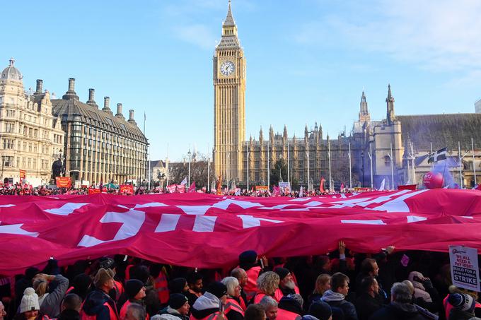 Royal Mail je sredi oktobra odstopil od obstoječih sporazumov s sindikatom CWU in zagrozil z ukinitvijo deset tisoč delovnih mest. | Foto: Reuters