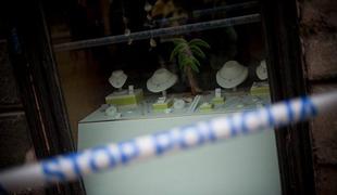 Policisti iščejo roparja zlatarne v Brežicah