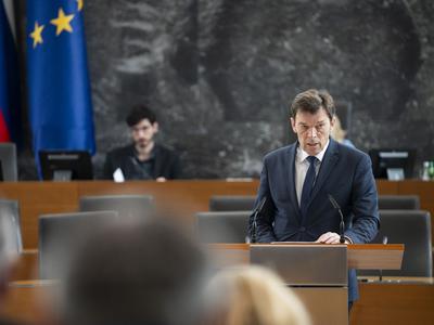 Stanje na ministrstvu za izobraževanje po oceni Logaja ni alarmantno