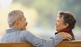 Ljubezen na stara leta: toliko starih 65 let in več je lani sklenilo zakon, nekateri celo prvič
