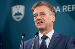 Golob oddal podpis za referendum