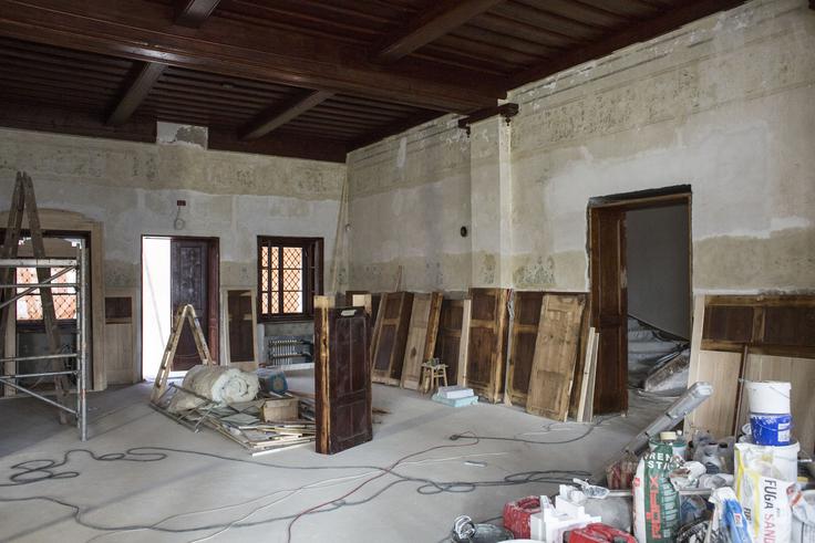 Tudi okna so ohranjeni in obnovljeni originalni del stavbnega pohištva, v vsej hiši je okoli 400 kril. | Foto: 