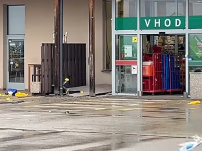 Neznanci ponoči v Turnišču razstrelili bankomat