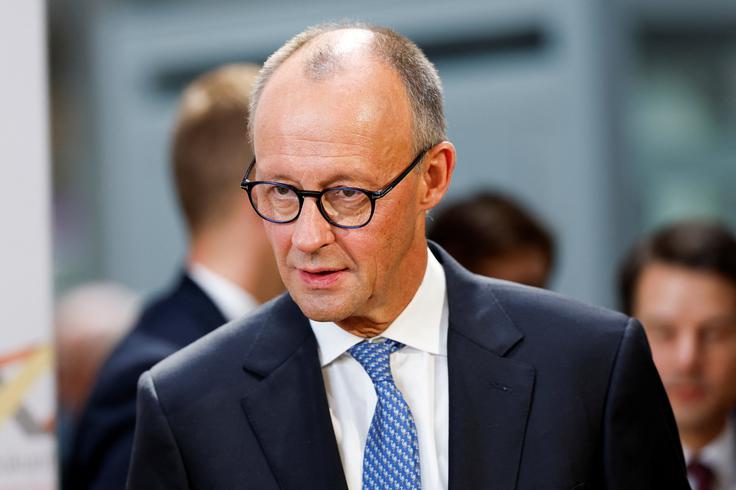 Nemški kancler Merz je na vprašanje, ali naj bi se Nemčija v primeru izključitve Izraela s tekmovanja prostovoljno odpovedala sodelovanju, odgovoril, da bi to podprl. | Foto: Reuters