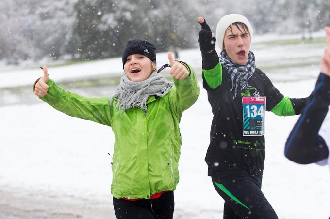 Leta 2012 so udeleženci maratona tekli med snežinkami. | Foto: Vid Ponikvar