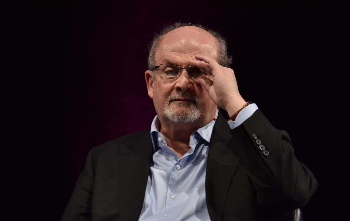 Salman Rushdie | Salmana Rushdieja je avgusta lani napadel islamski skrajnež Hadi Matar. Rushdiejeva fotografija je iz leta 2017. | Foto Guliverimage